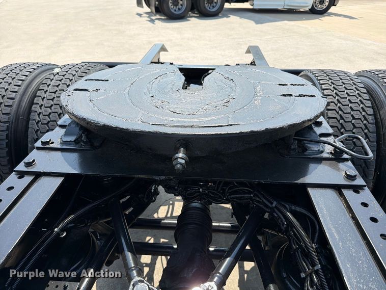 image for item ED5226 2019 Kenworth T800 semi truck