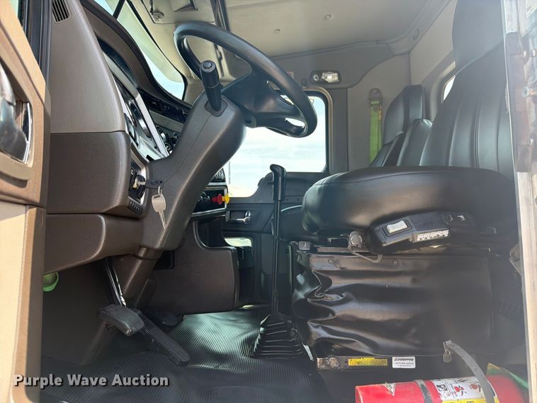 image for item ED5226 2019 Kenworth T800 semi truck