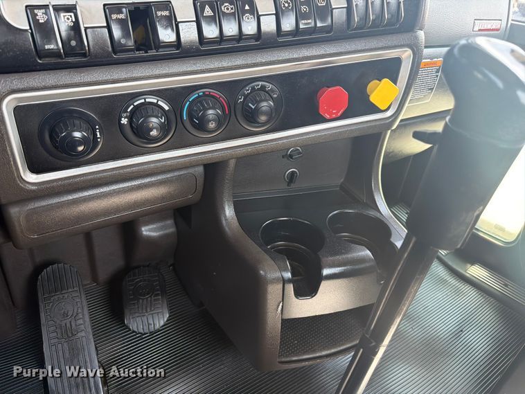 image for item ED5226 2019 Kenworth T800 semi truck