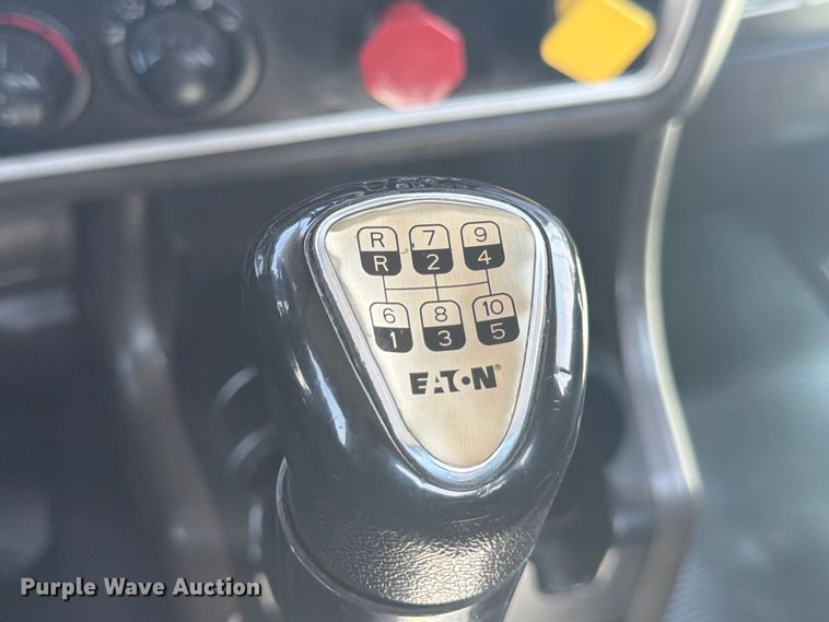 image for item ED5226 2019 Kenworth T800 semi truck