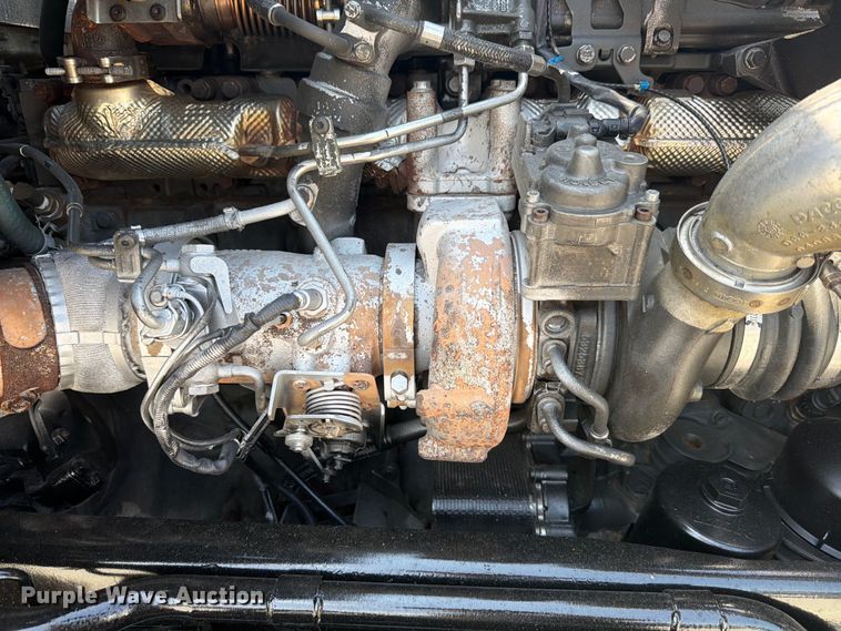 image for item ED5226 2019 Kenworth T800 semi truck