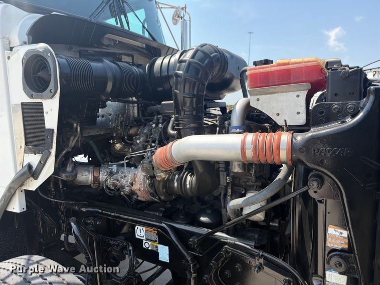 image for item ED5226 2019 Kenworth T800 semi truck
