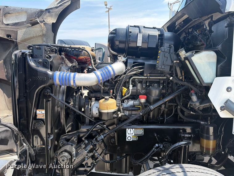 image for item ED5226 2019 Kenworth T800 semi truck