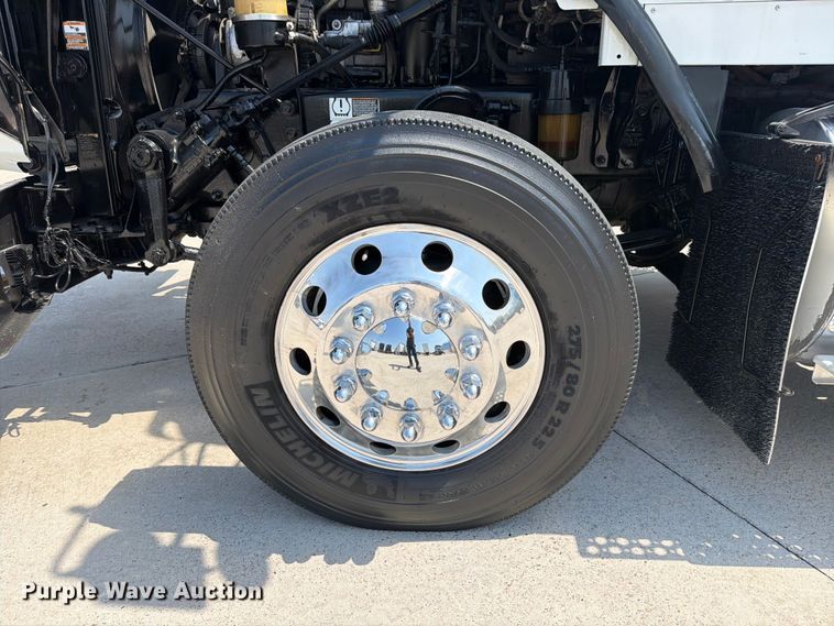 image for item ED5226 2019 Kenworth T800 semi truck