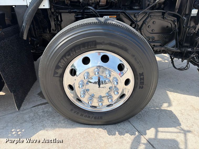 image for item ED5226 2019 Kenworth T800 semi truck