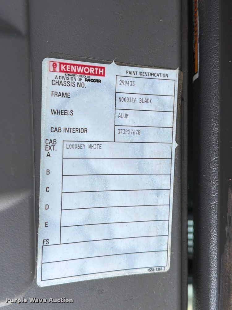 image for item ED5226 2019 Kenworth T800 semi truck