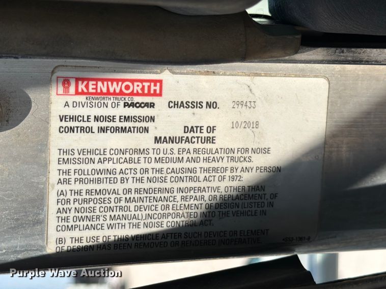 image for item ED5226 2019 Kenworth T800 semi truck