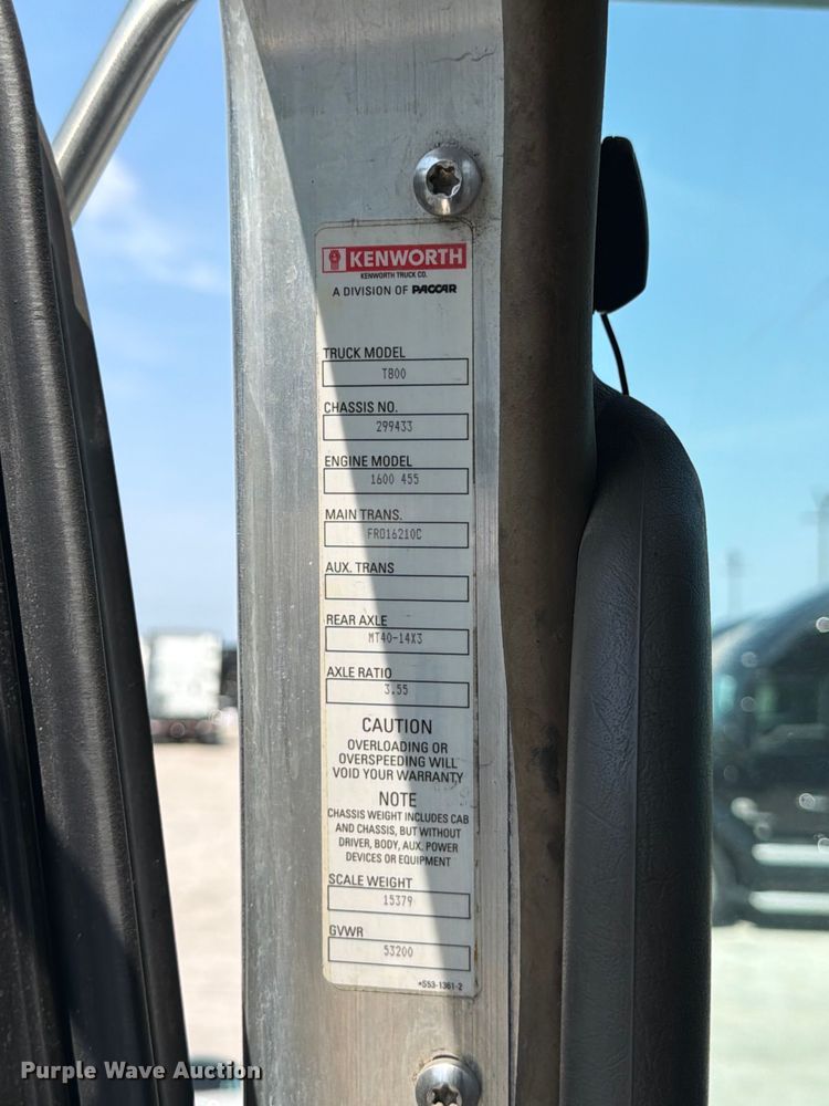 image for item ED5226 2019 Kenworth T800 semi truck
