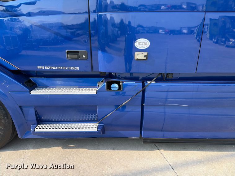 image for item ED5228 2015 Volvo VNL 740 semi truck