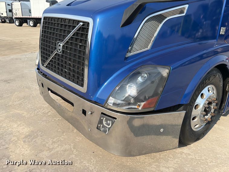 image for item ED5228 2015 Volvo VNL 740 semi truck
