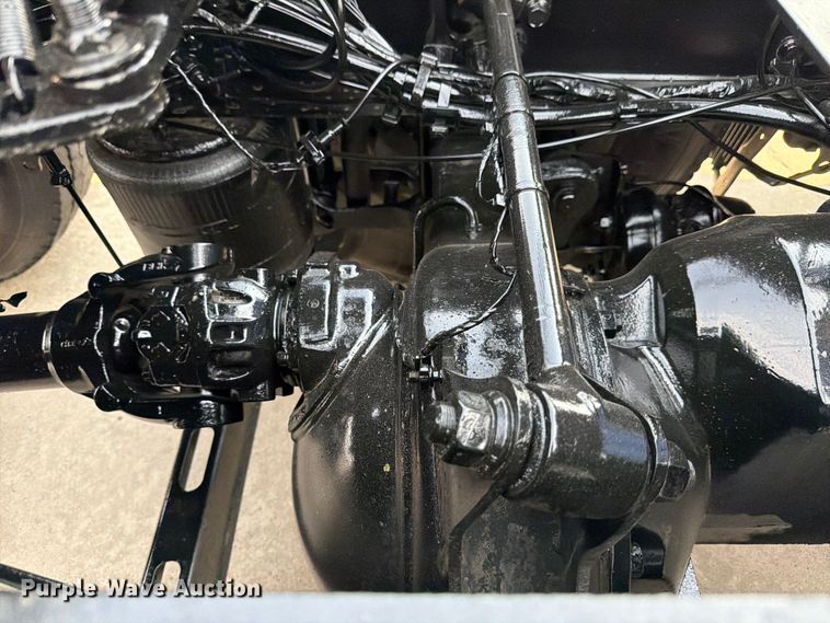 image for item ED5228 2015 Volvo VNL 740 semi truck