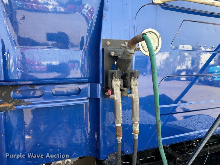 image for item ED5228 2015 Volvo VNL 740 semi truck