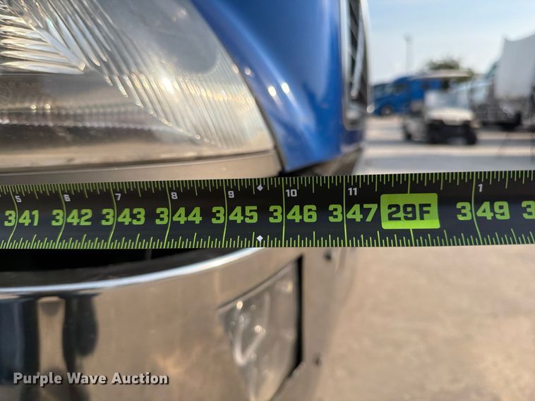image for item ED5228 2015 Volvo VNL 740 semi truck
