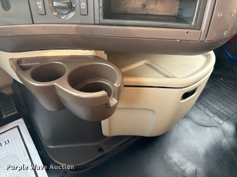 image for item ED5228 2015 Volvo VNL 740 semi truck