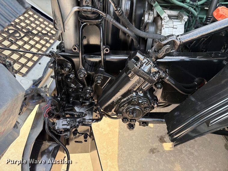 image for item ED5228 2015 Volvo VNL 740 semi truck