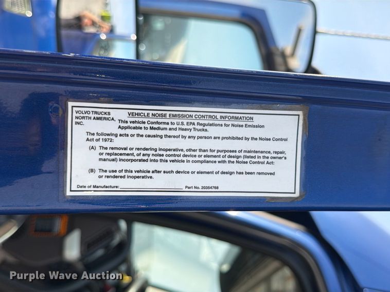 image for item ED5228 2015 Volvo VNL 740 semi truck