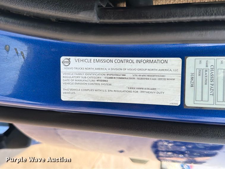 image for item ED5228 2015 Volvo VNL 740 semi truck