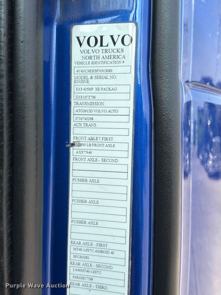 image for item ED5228 2015 Volvo VNL 740 semi truck