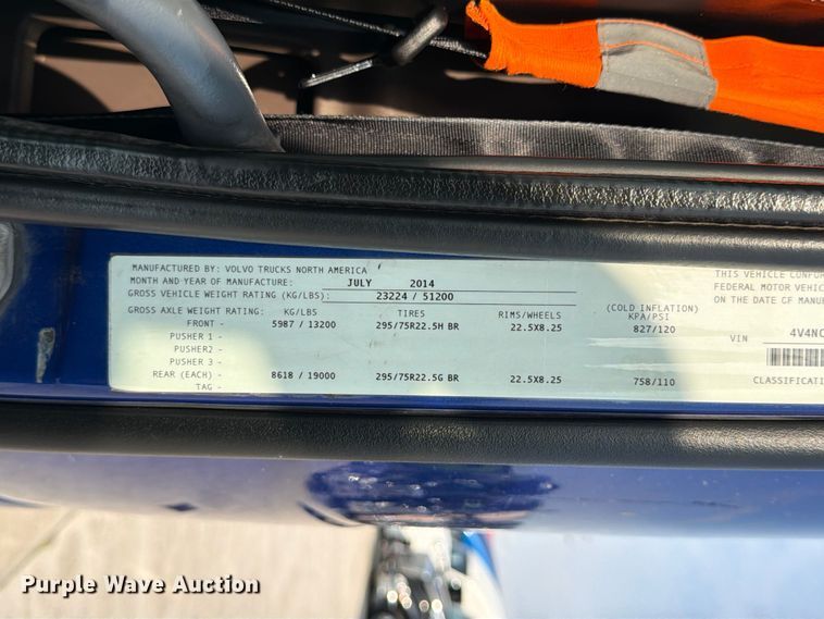 image for item ED5228 2015 Volvo VNL 740 semi truck