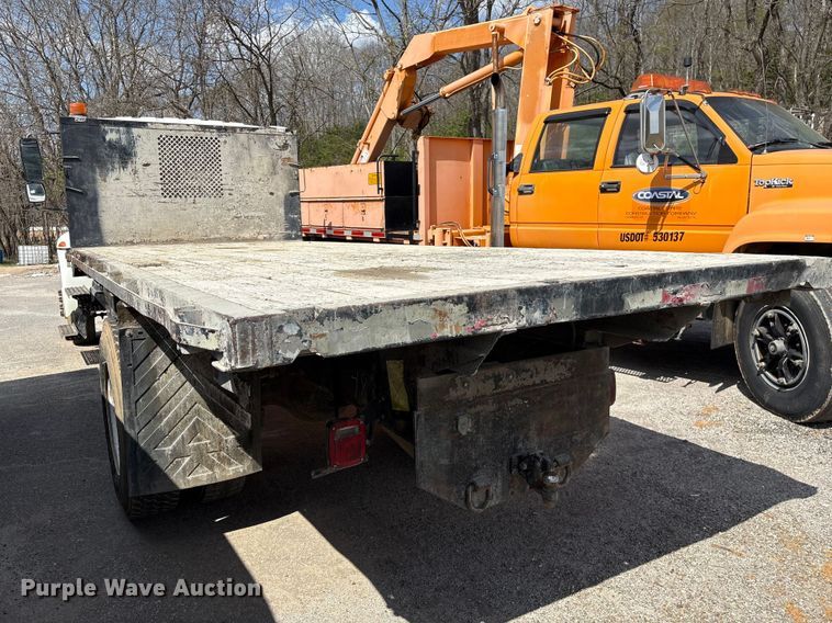 image for item EF1049 2007 International 4300 flatbed truck