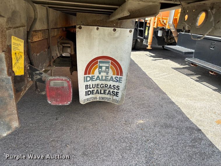 image for item EF1049 2007 International 4300 flatbed truck