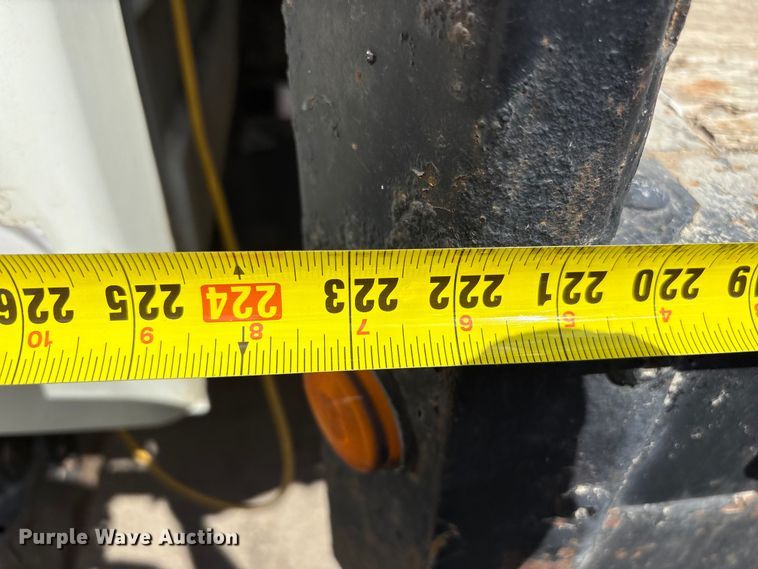 image for item EF1049 2007 International 4300 flatbed truck