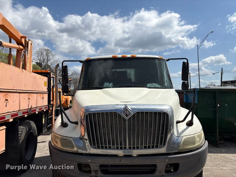 image for item EF1049 2007 International 4300 flatbed truck
