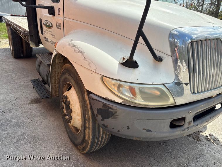 image for item EF1049 2007 International 4300 flatbed truck