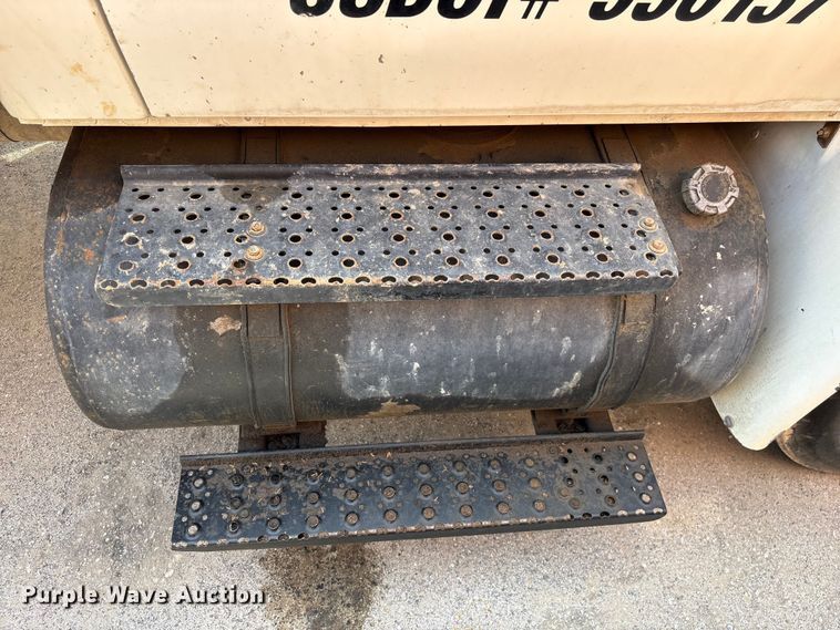 image for item EF1049 2007 International 4300 flatbed truck