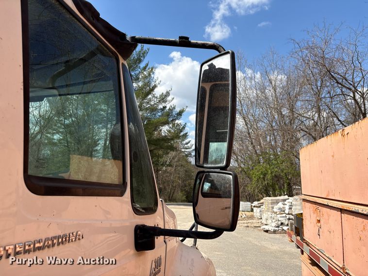 image for item EF1049 2007 International 4300 flatbed truck