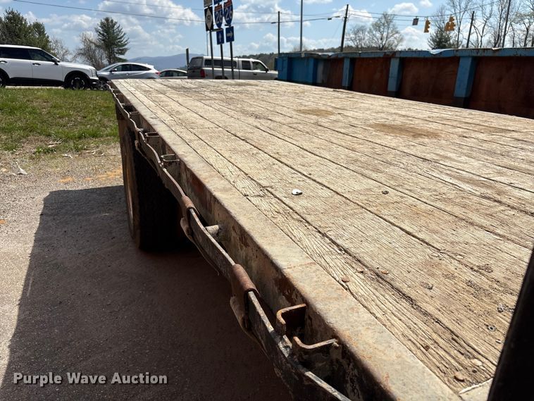 image for item EF1049 2007 International 4300 flatbed truck