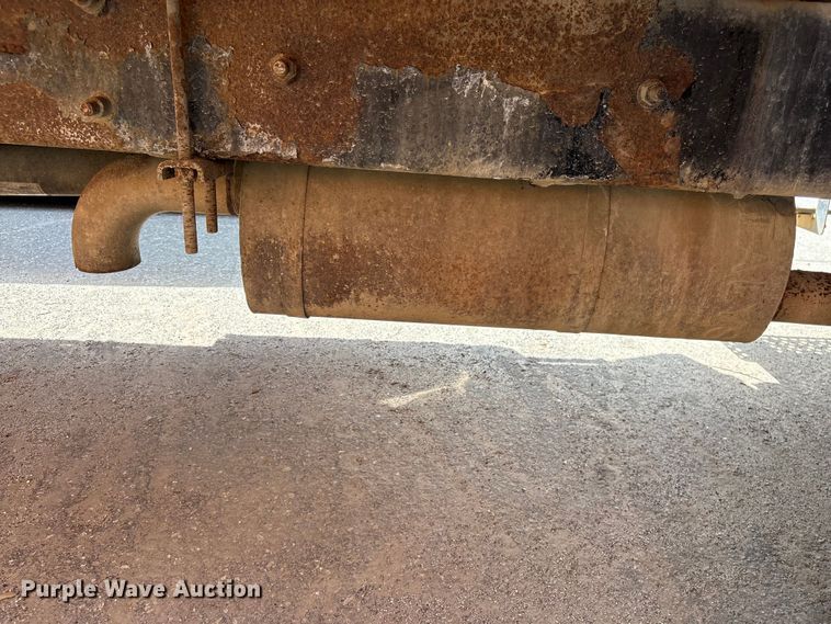 image for item EF1049 2007 International 4300 flatbed truck