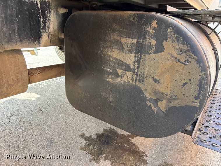 image for item EF1049 2007 International 4300 flatbed truck