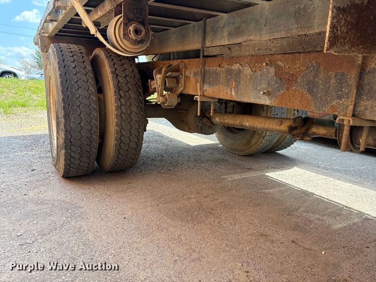 image for item EF1049 2007 International 4300 flatbed truck