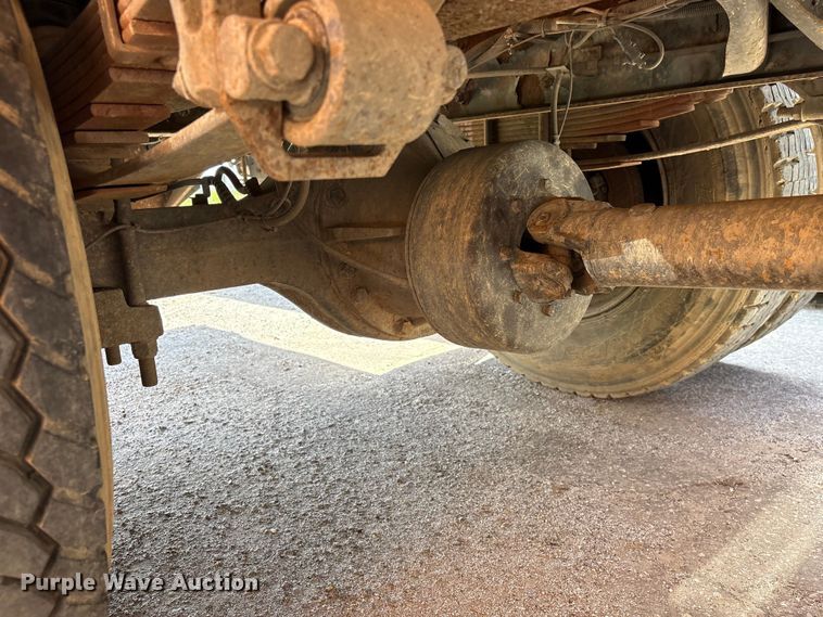image for item EF1049 2007 International 4300 flatbed truck