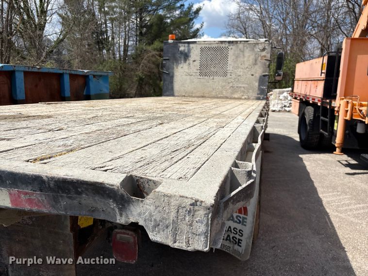image for item EF1049 2007 International 4300 flatbed truck