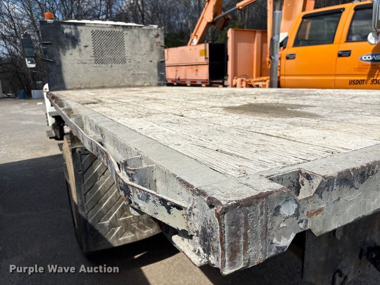 image for item EF1049 2007 International 4300 flatbed truck