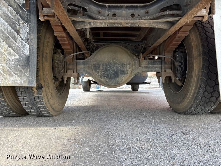 image for item EF1049 2007 International 4300 flatbed truck