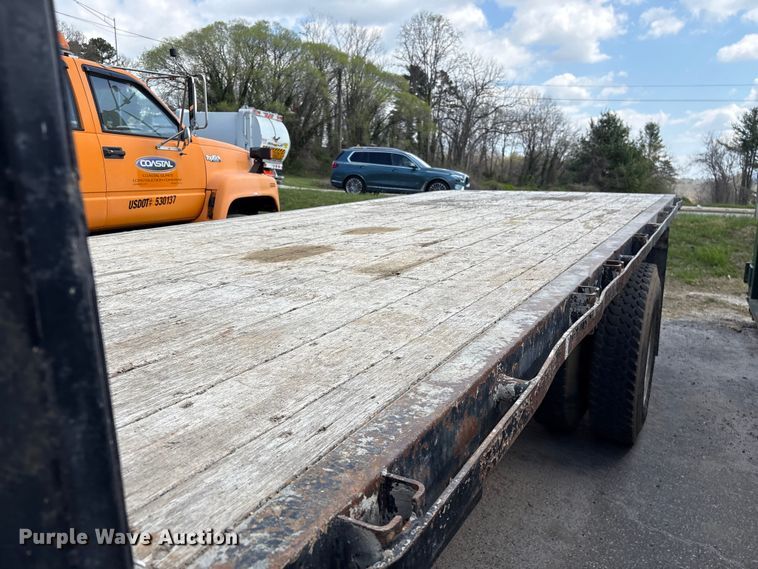 image for item EF1049 2007 International 4300 flatbed truck