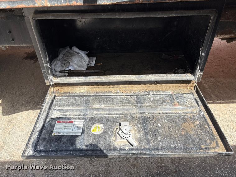 image for item EF1049 2007 International 4300 flatbed truck