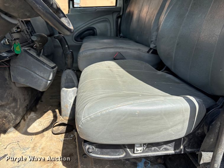 image for item EF1049 2007 International 4300 flatbed truck