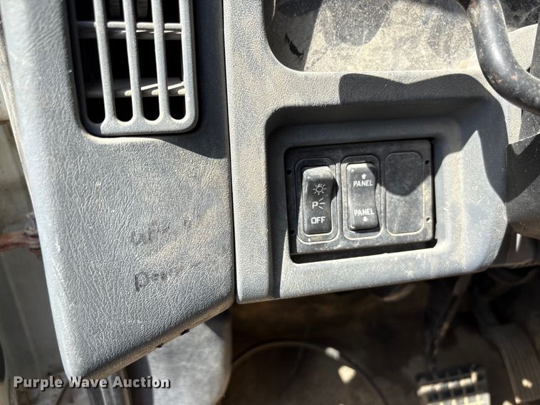 image for item EF1049 2007 International 4300 flatbed truck
