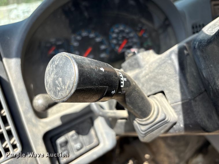 image for item EF1049 2007 International 4300 flatbed truck
