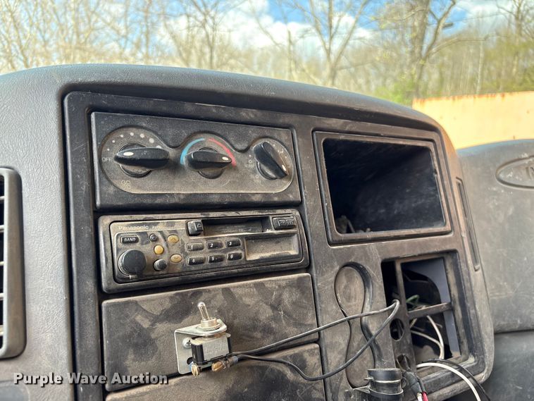 image for item EF1049 2007 International 4300 flatbed truck