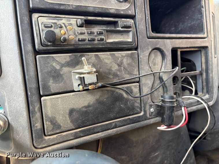 image for item EF1049 2007 International 4300 flatbed truck