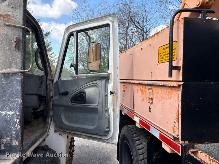 image for item EF1049 2007 International 4300 flatbed truck