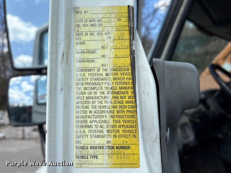 image for item EF1049 2007 International 4300 flatbed truck