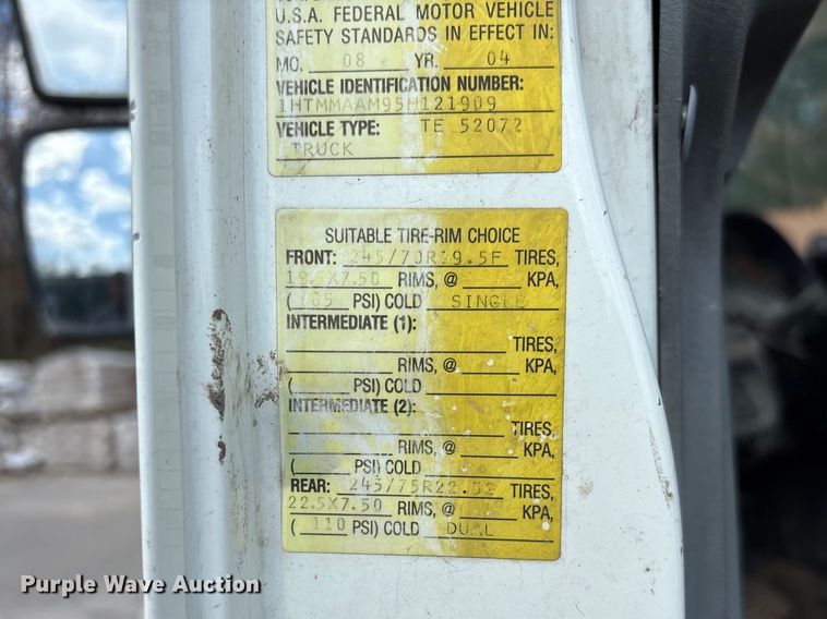 image for item EF1049 2007 International 4300 flatbed truck