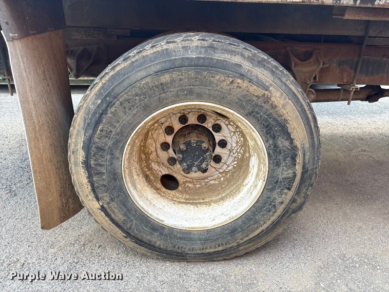 image for item EF1049 2007 International 4300 flatbed truck