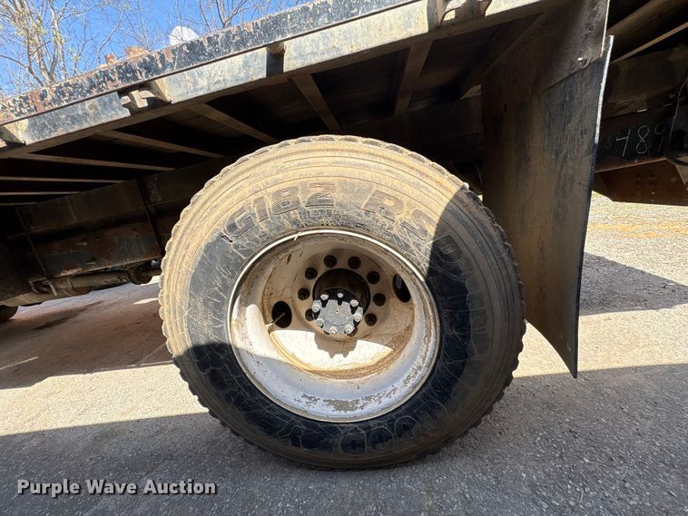 image for item EF1049 2007 International 4300 flatbed truck